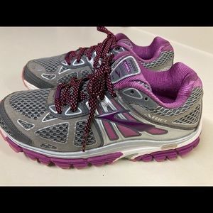 ARIEL BROOKS Shoes size 6